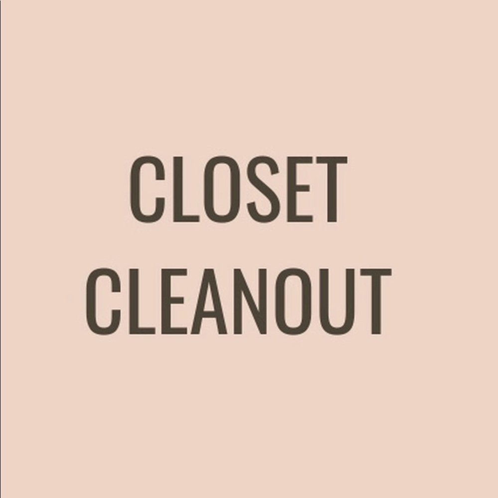 ✨Cleaning out my closet✨